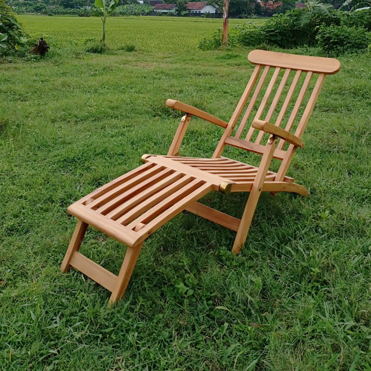 Royal Teak Folding Steamer Lounge Chair with Picnic Side Table